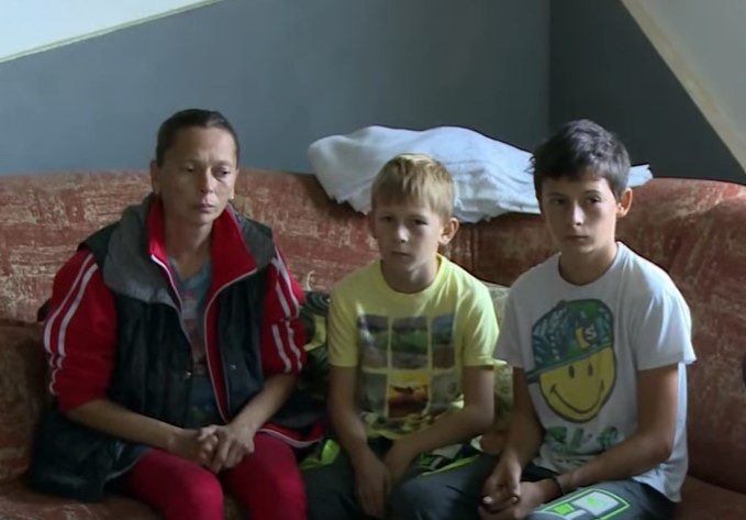Četvoro djece spava u vlazi, bez struje: Porodici Tejić kuća oštećena u požaru, jedva preživljavaju (FOTO)
